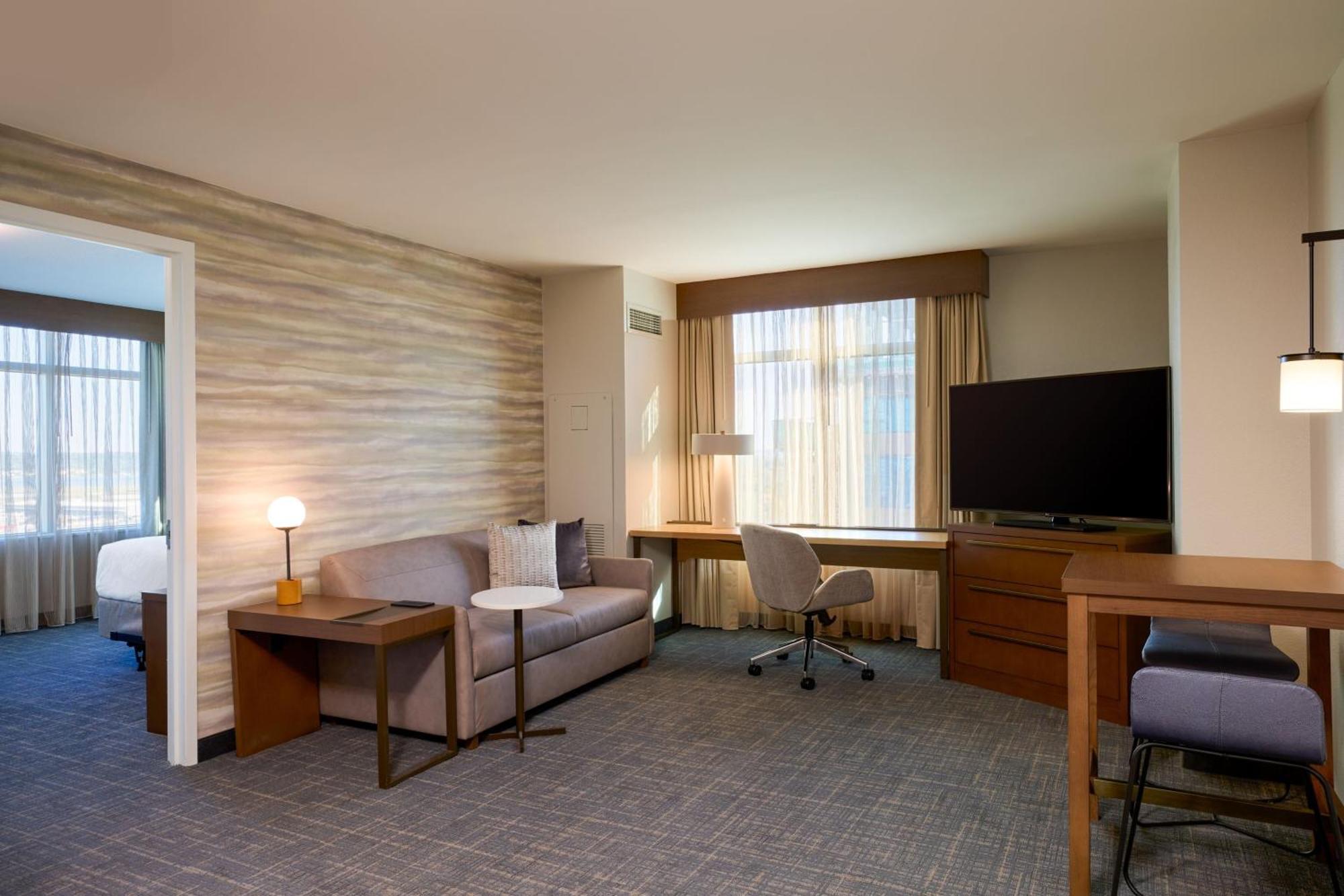 Hotel Capital View Arlington