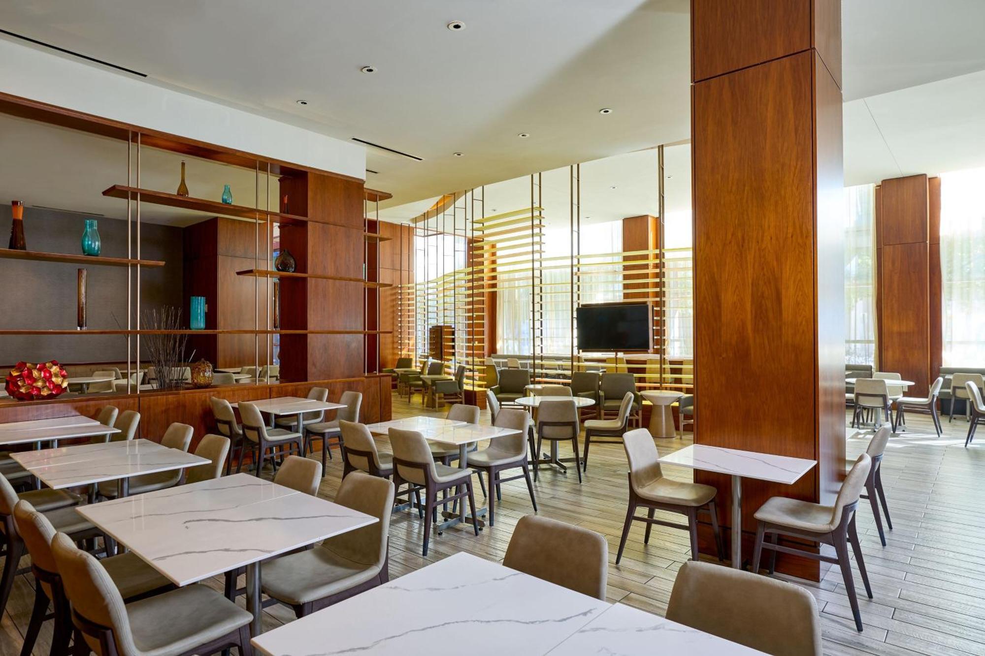 Capital View Hotel 3*